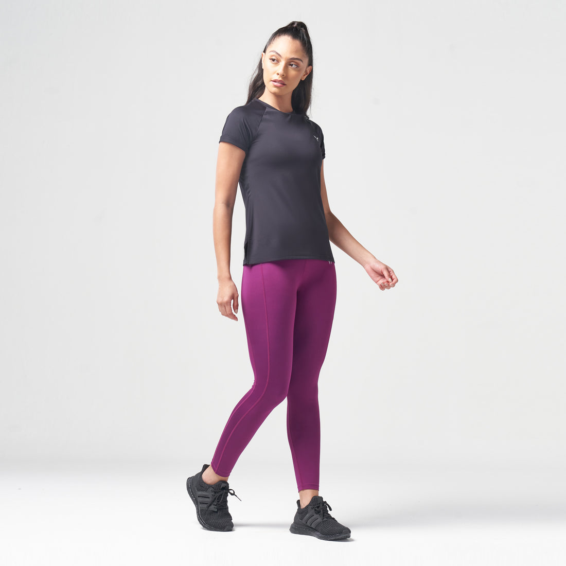 ESSENTIAL WEIGHTLESS TEE - BLACK